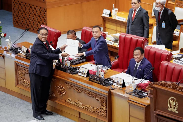 אינדונזיה נוסח השינויים בחוק העונשים ב פרלמנט ב ג'קרטה