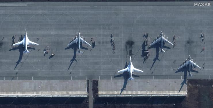 מטוסים בבסיס חיל האוויר אנגלס ב רוסיה יום לפני התקיפה