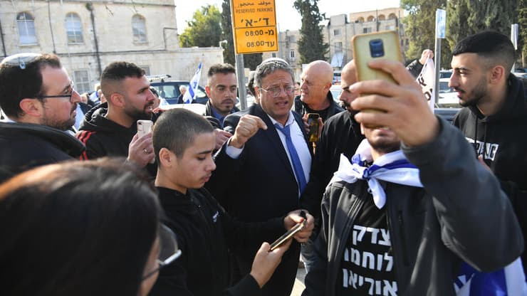 הפגנת תמיכה באוריאן בן כליפא בבית המשפט השלום בירושלים החשודה בתקיפה בשער האריות