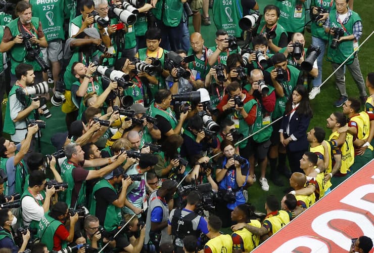 צלמים מצלמים את כריסטיאנו רונאלדו במשחק של פורטוגל מול שווייץ