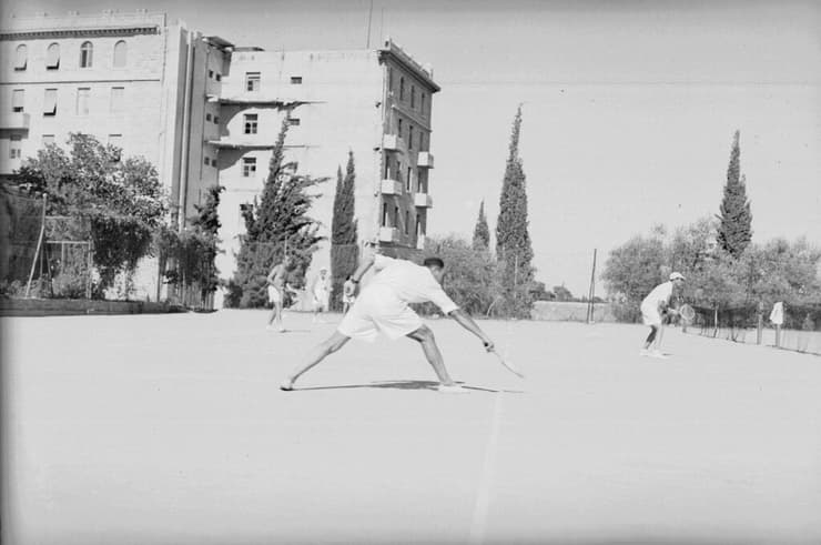 משחקים טניס באצטדיון ימק"א בירושלים