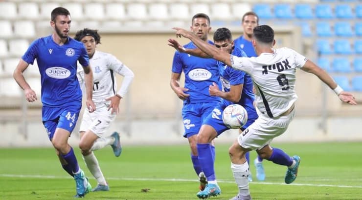 רווה אסייג בפעולה