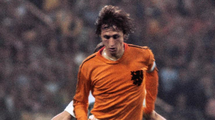 שחקן נבחרת הולנד יוהאן קרויף מול ארגנטינה ברבע גמר מונדיאל 1974