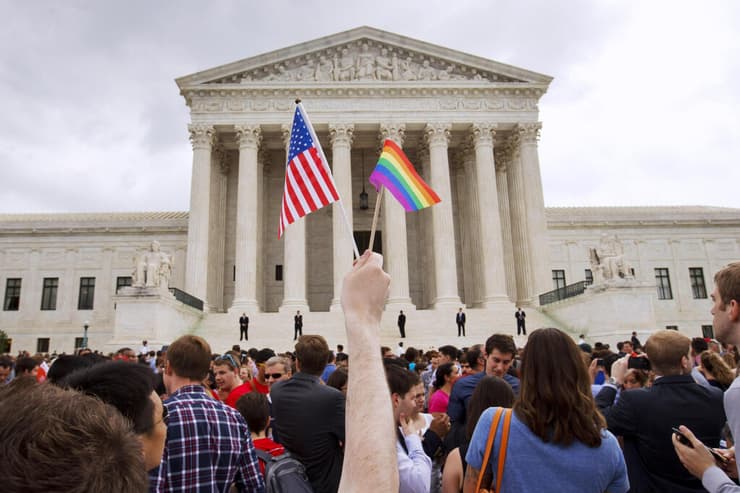 ארה"ב חוגגים בשנת 2015 את האישור לנישואים חד מיניים מול בית המשפט העליון