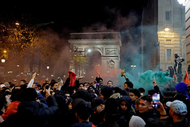 ניצחון מרוקו ב מונדיאל עלייה ל חצי גמר חגיגות ב פריז צרפת