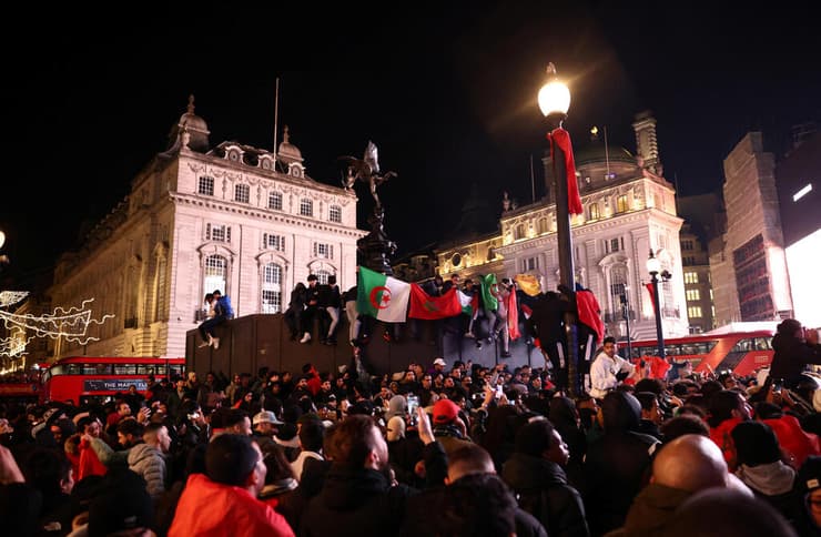ניצחון מרוקו ב מונדיאל עלייה ל חצי גמר חגיגות ב לונדון בריטניה