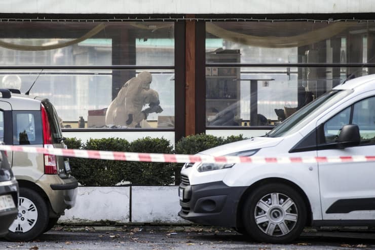 איטליה רומא נשים נרצחו ב ישיבת ועד בית בבית קפה
