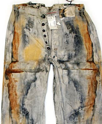 מכנסי הג'ינס שנמכרו במכירה הפומבית