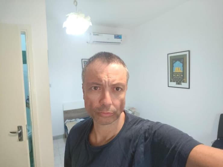 גבר מ איטליה שתקוע ב שגרירות ב אבו דאבי איחוד האמירויות