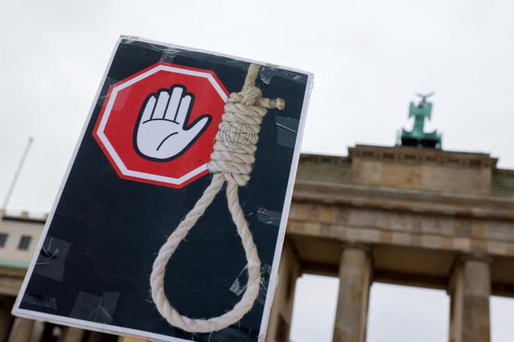 מפגינים נגד איראן ב ברלין גרמניה