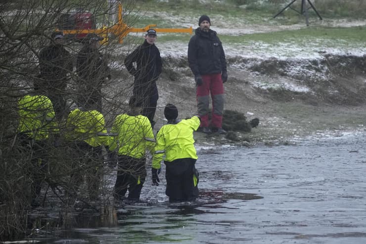 כוחות הצלה באגם (צילום: gettyimages) כוחות הצלה באגם