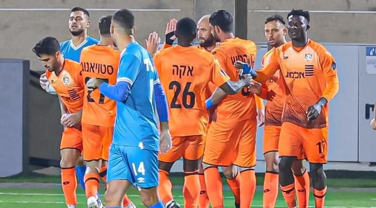 שחקני נס ציונה חוגגים