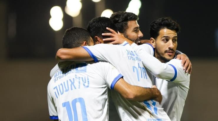 שחקני בני ריינה חוגגים (שחר גרוס) שחקני בני ריינה חוגגים