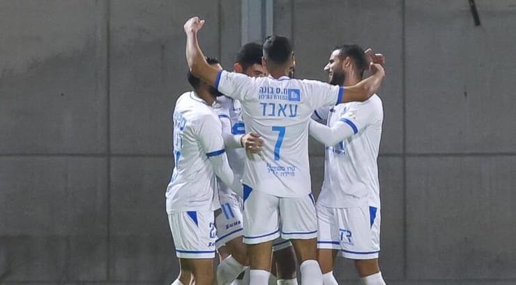 שחקני בני ריינה חוגגים (שחר גרוס) שחקני בני ריינה חוגגים