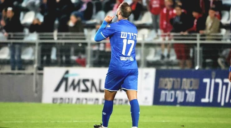 שחר הירש לאחר השער