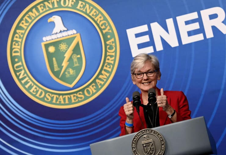 שרת האנרגיה האמריקנית, ג'נט גרנהולם, במסיבת העיתונאים