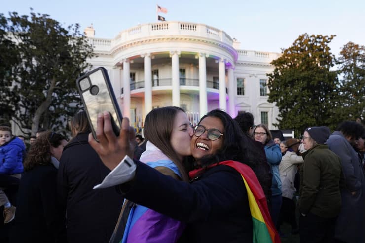 טקס ב הבית הלבן לחתימה על חוק שמגן על נישואים חד-מיניים להט"ב ארה"ב
