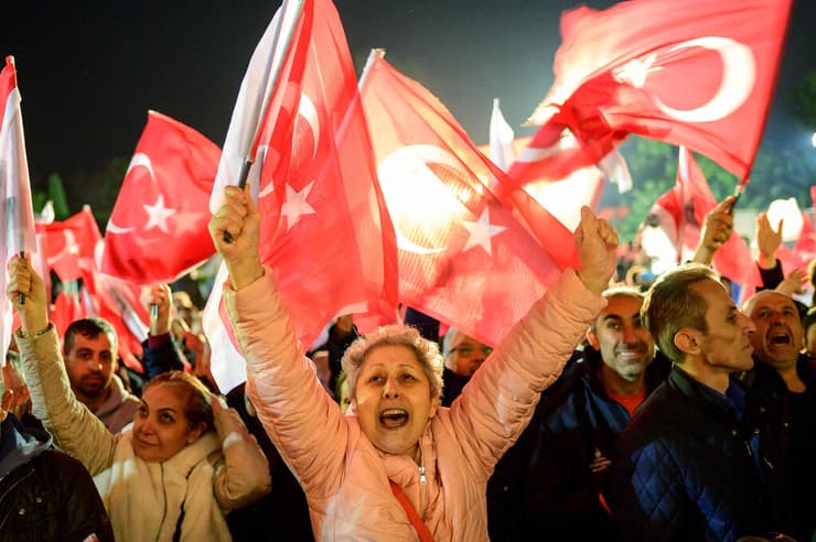טורקיה ראש העיר איסטנבול אקרם אימאמאולו עונש מאסר תומכיו מפגינים אחרי ההכרזה על עונשו