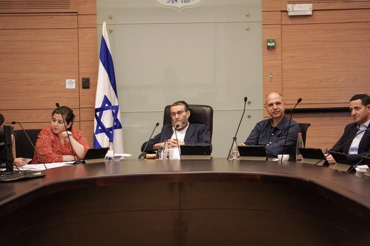 דיון ועדת הכספים בנושא מספר חברי הכנסת הנדרש להתפלגות סיעה