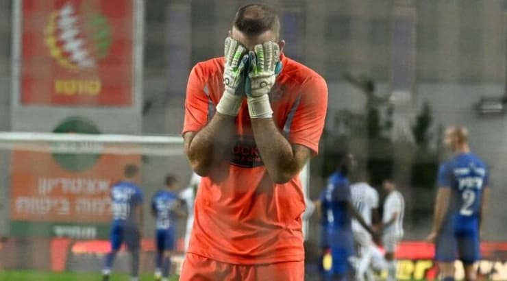 דני עמוס מאוכזב (ראובן שוורץ) דני עמוס מאוכזב