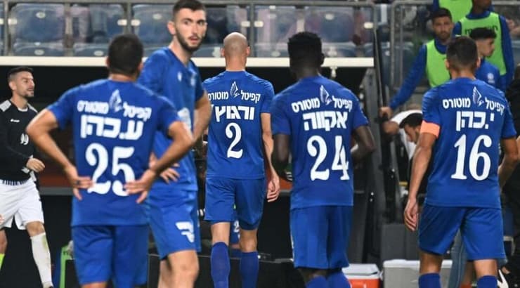 שחקני מכבי פתח תקווה מאוכזבים (ראובן שוורץ) שחקני מכבי פתח תקווה מאוכזבים