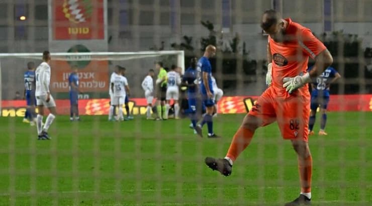 דני עמוס מאוכזב (ראובן שוורץ) דני עמוס מאוכזב