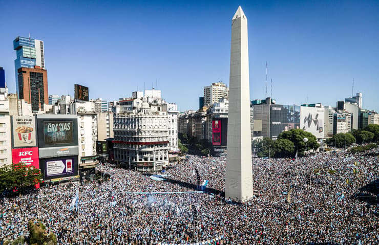 אוהדים בואנוס איירס ארגנטינה חגיגות מונדיאל קטאר 2022