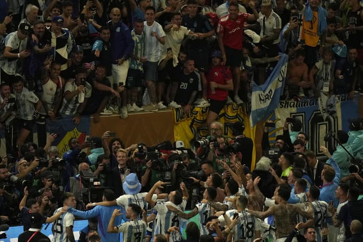 שחקני נבחרת ארגנטינה חוגגים את הזכייה בגביע העולם