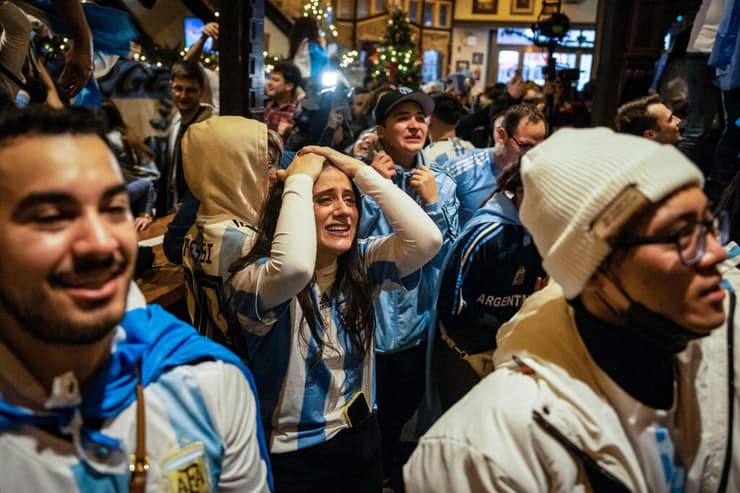 אוהדי ארגנטינה צופים בגמר המונדיאל בניו יורק, ארה"ב