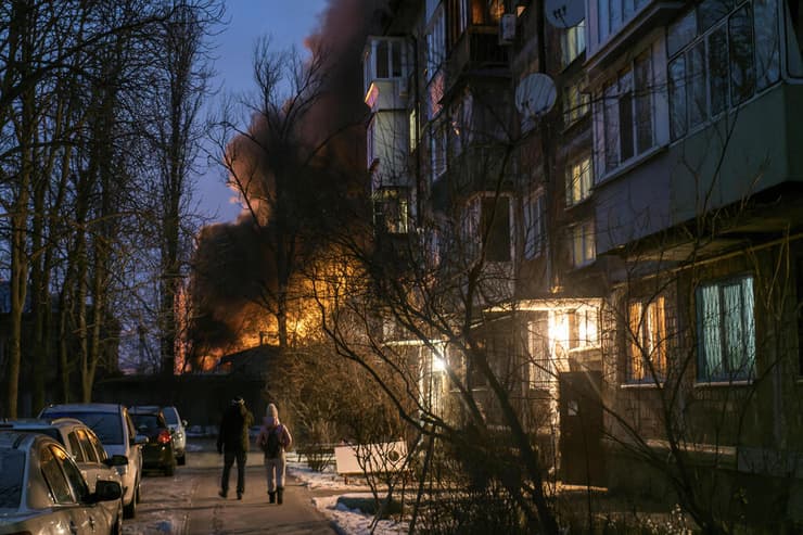 אוקראינה קייב מתקן תשתית עולה באש אחרי תקיפת כטב"ם של רוסיה