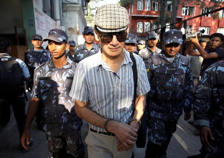 נפאל משחררת רוצח סדרתי צרפתי מהכלא