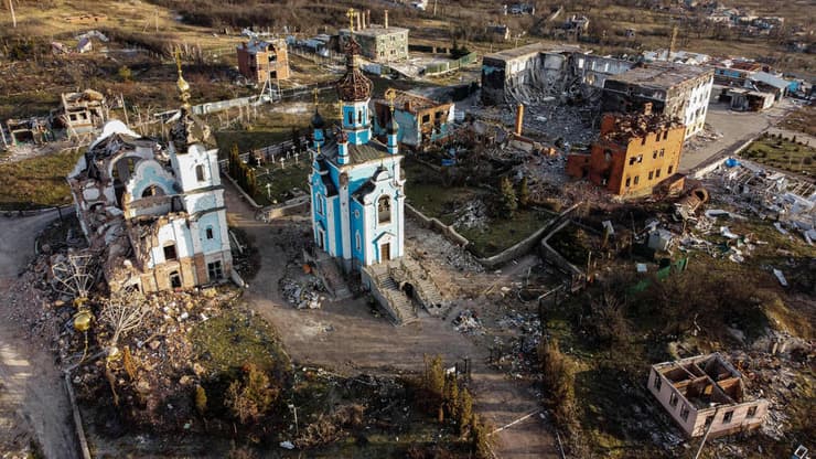 כפר ב מזרח אוקראינה הרס הפצצות רוסיה