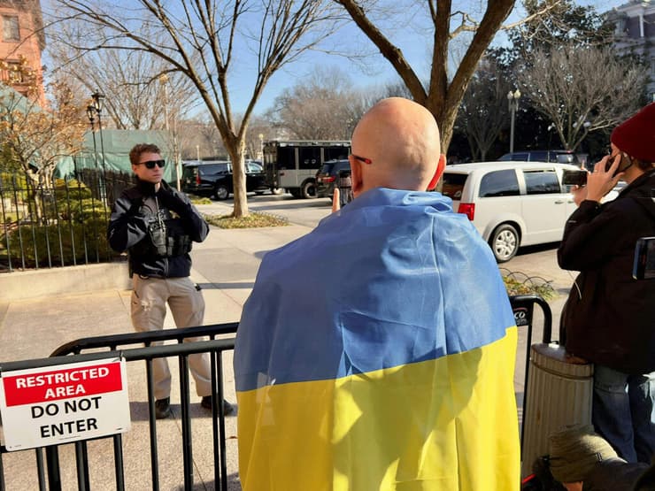 אוקראינים מחוץ לבית הלבן 