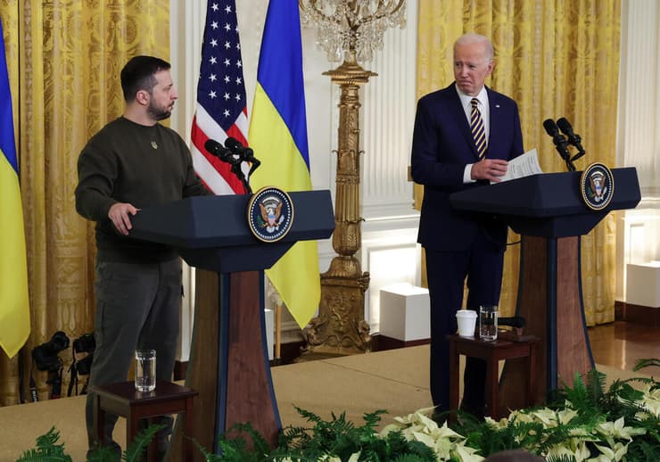 נשיא ארה"ב ג'ו ביידן ונשיא אוקראינה וולודימיר זלנסקי במסיבת העיתונאים בבית הלבן