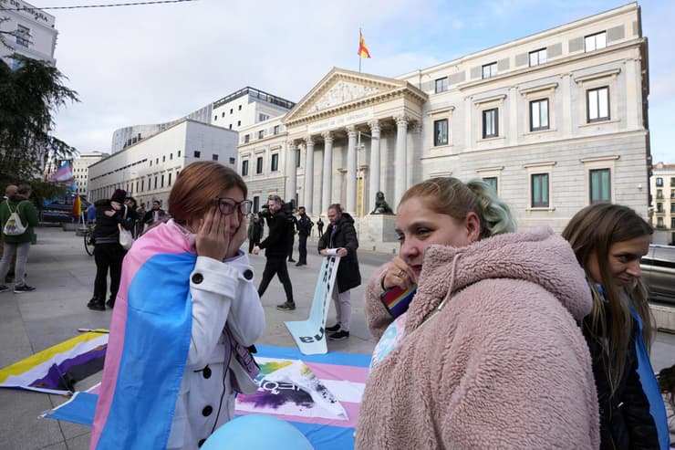 ספרד חוק טרנסג'נדרים אושר ב הבית התחתון של הפרלמנט