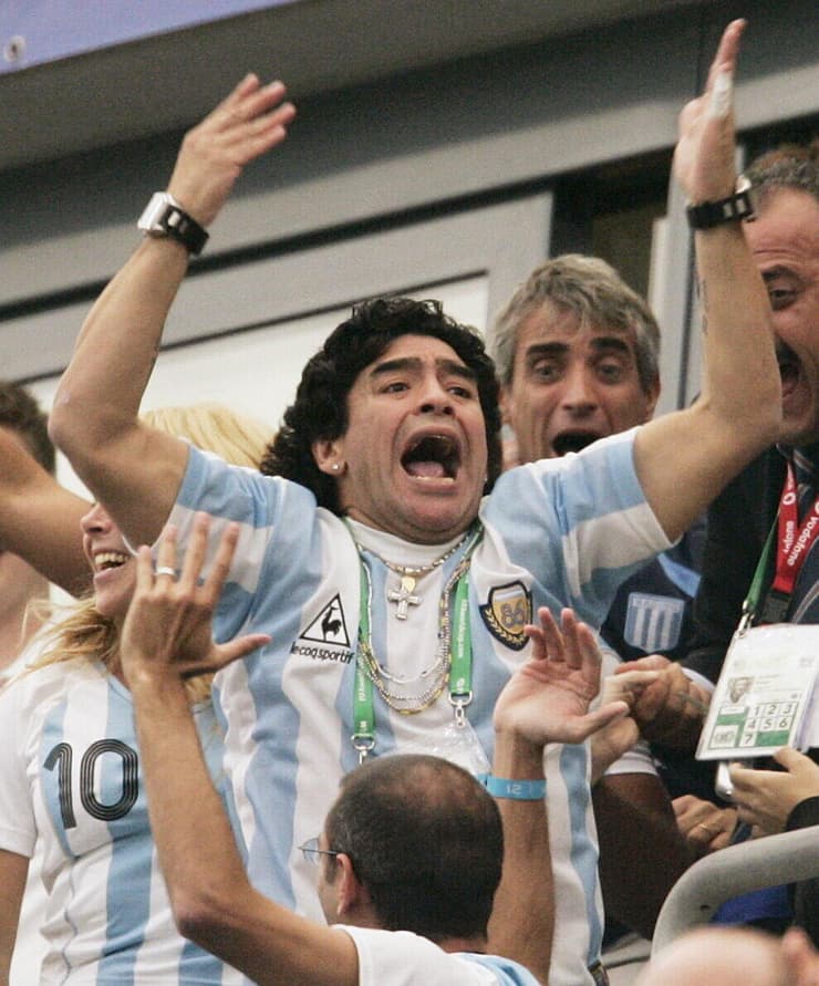מראדונה משתולל ביציע מונדיאל 2006 ארגנטינה נגד סרביה