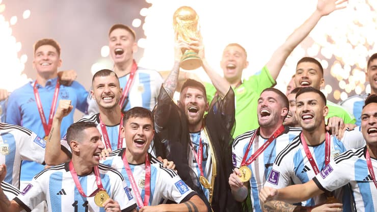 נבחרת ארגנטינה הנפה מונדיאל 2022