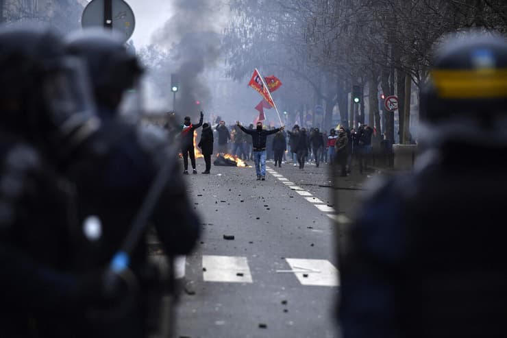 צרפת פריז מהומות אחרי ה ירי נגד ה כורדים 