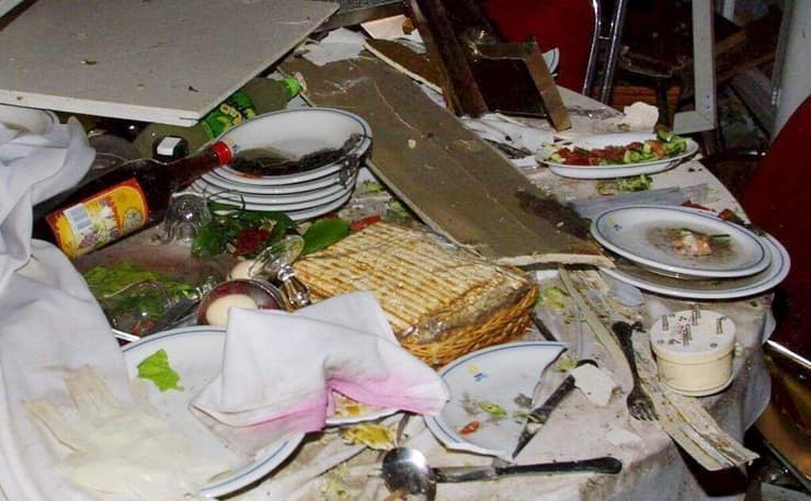 הפיגוע במלון פארק בנתניה ב-2002. 30 ישראלים נרצחו בשיאה המדמם של האינתיפאדה השנייה