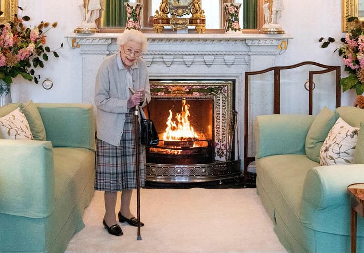 תמונות השנה 2022 המלכה אליזבת מקבלת את ליז טראס יומיים לפני מותה