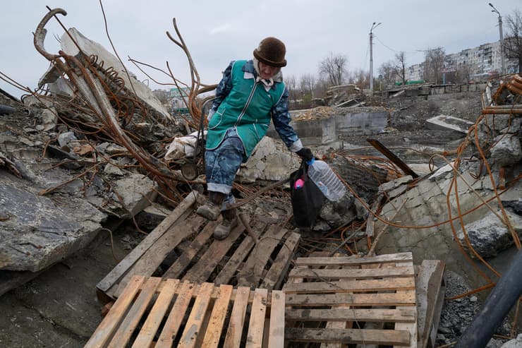 אוקראינה גשר הרוס ב בחמוט