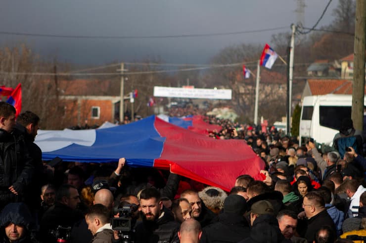 סרבים מפגינים בצפון קוסובו