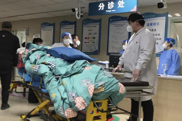 מטופל שכניסתו סורבה ל בית חולים ב מחוז חביי ב סין בצל התפרצות קורונה 21 בדצמבר