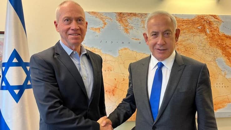 נתניהו וגלנט לאחר שהודיע לו שהוא שר הביטחון המיועד