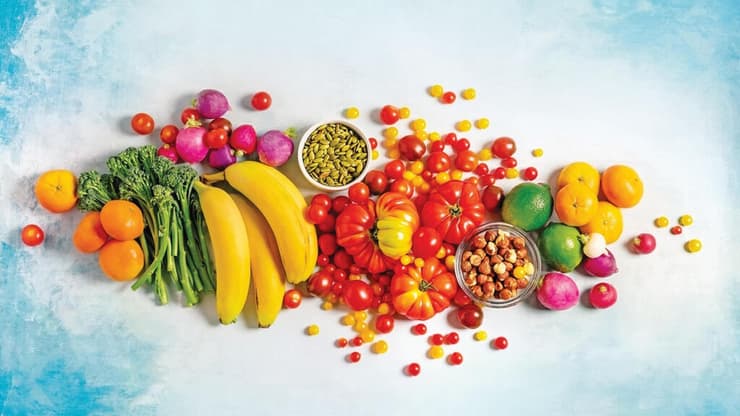  עסוקים? שימו דגש על מזונות בריאים שקל לקחת ולא דורשים בישול מקדים: ירקות ופירות, אגוזים וזרעים