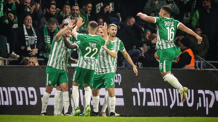 יכולים לעשות היסטוריה. שחקני מכבי חיפה חוגגים (צילום: עוז מועלם ) שחקני מכבי חיפה חוגגים