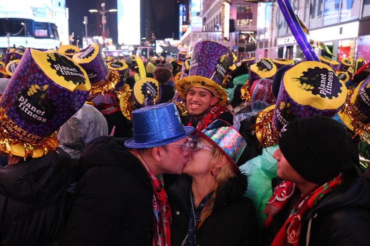 חוגגים את כניסת השנה החדשה בניו יורק