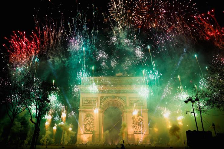 חגיגות השנה החדשה בשער הניצחון בפריז