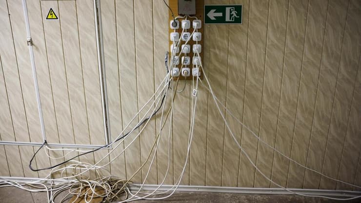 מקורות החשמל הופצצו. "אין בבית החולים מספיק חשמל כדי להציל חיים" (צילום: זיו קורן) בית החולים בעיר חרסון באוקראינה