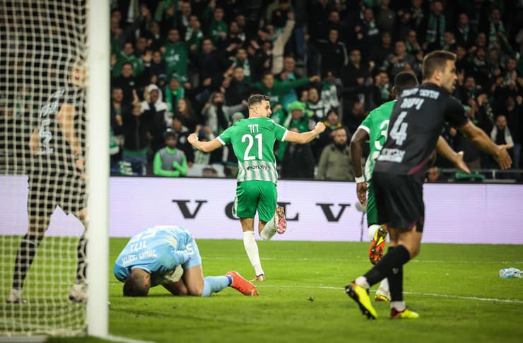 דין דוד חוגג 